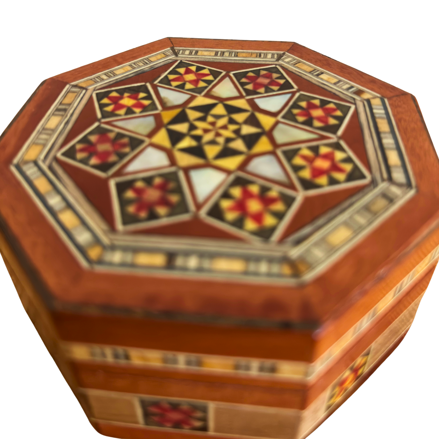 Boîte octogonale en mosaïque damasquinée pour bijoux – Bois artisanal et incrustations en nacre en terracotta rustique et chaleureux