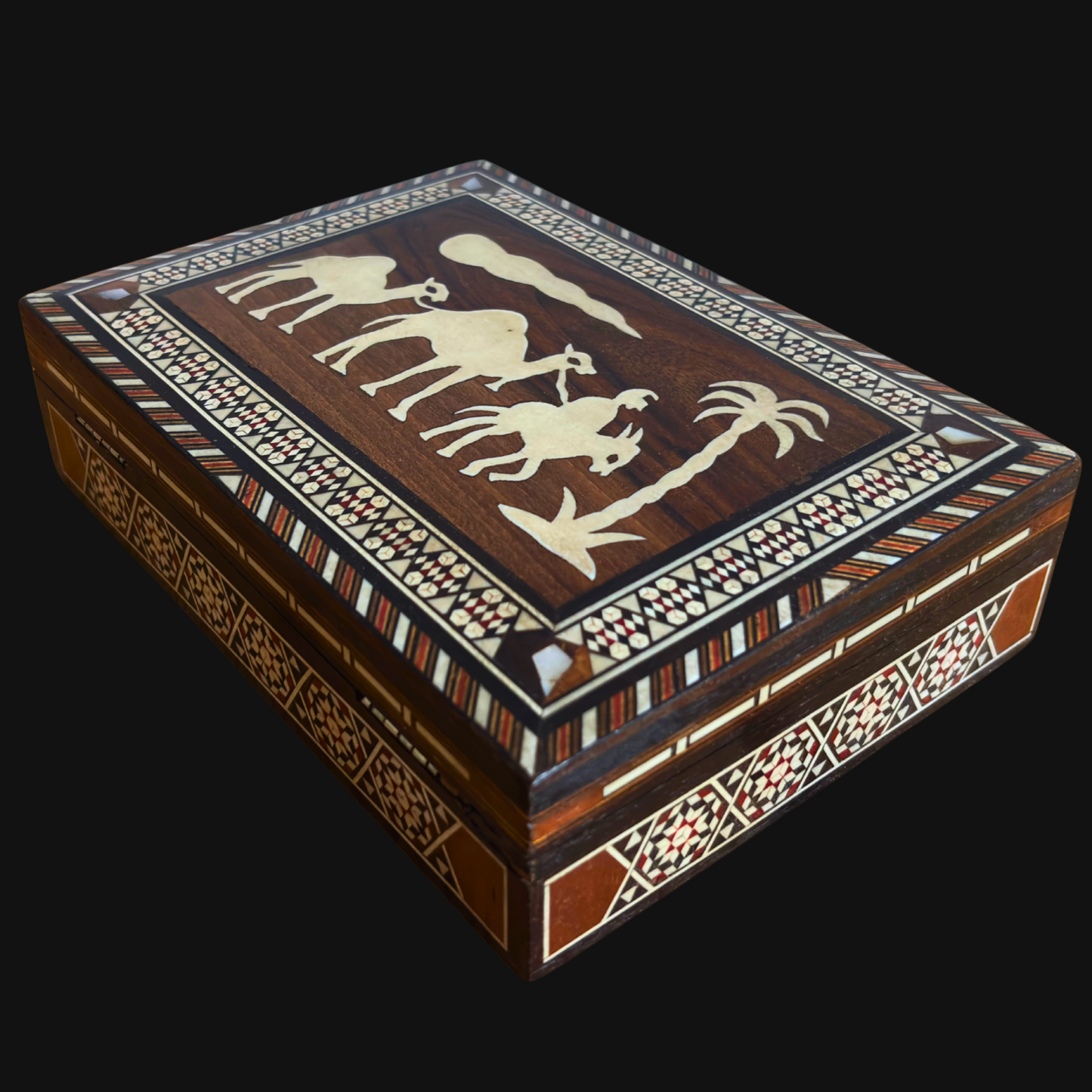Caixa vintage de mosaico damasceno dos anos 70, design de camelo, caixa artesanal síria para lembranças