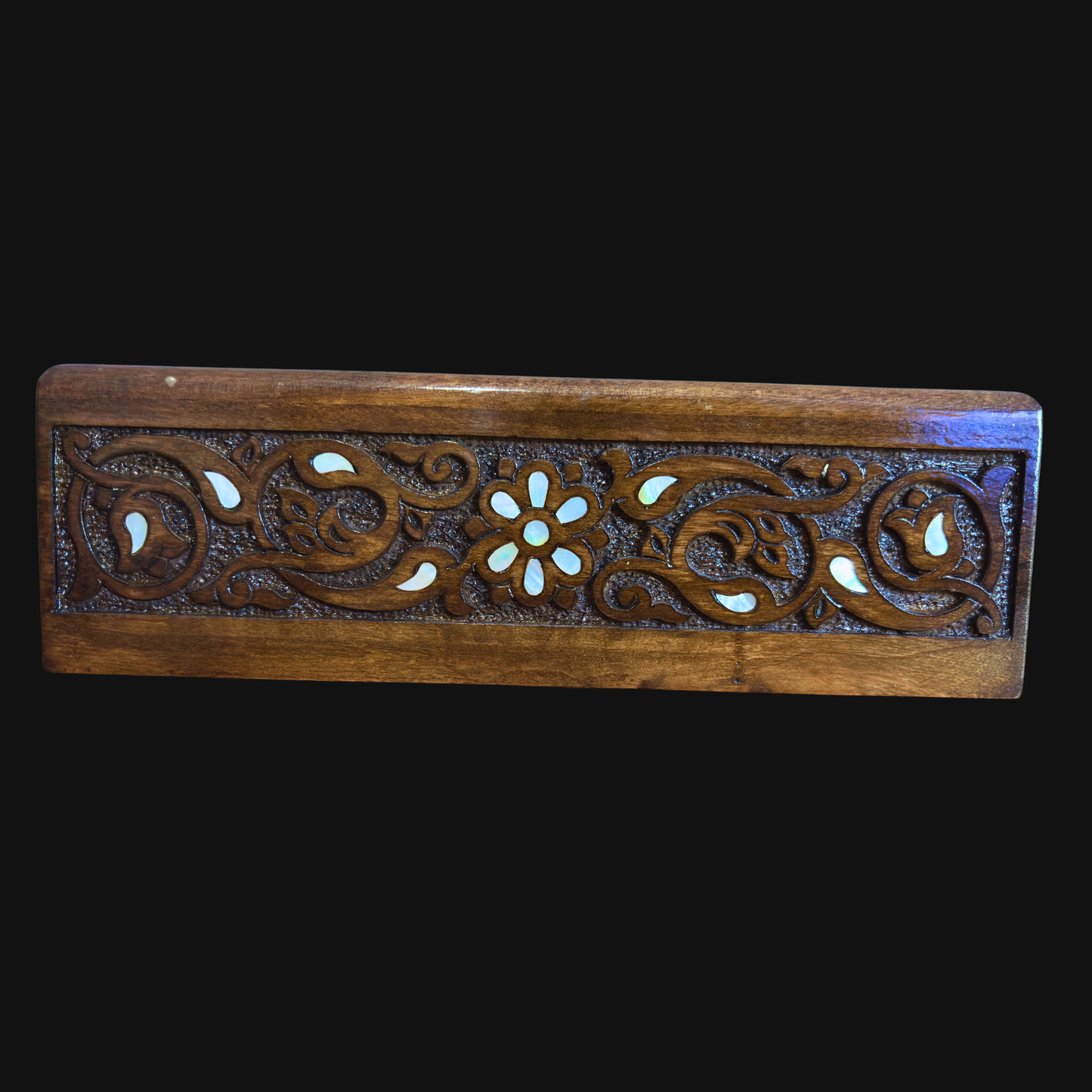 Boîte à Mouchoirs en Hêtre Sculptée à la Main avec Incrustations de Nacre – Finition Noyer Élégante