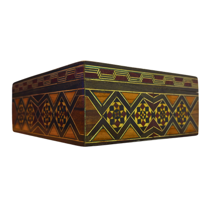 Boîte à Mosaïque Damasquine par Maître Gaby Al Dayeh – Nacre & Velours