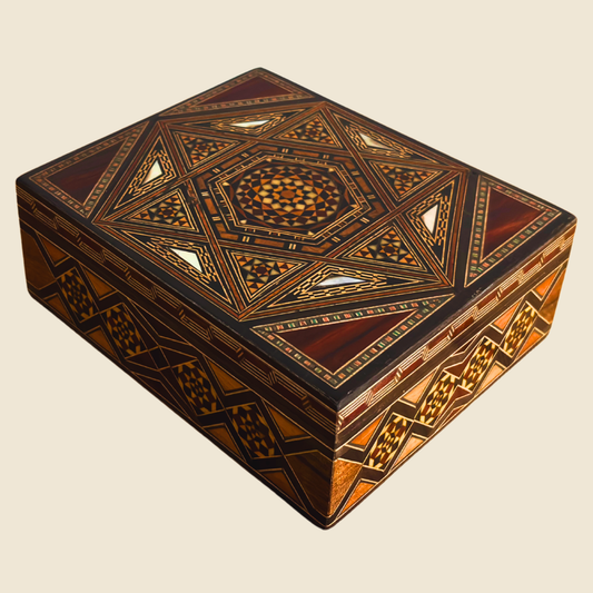 Damascene Mozaïekdoos van Meester Gaby Al Dayeh – Parelmoer & Fluwelen Binnenkant