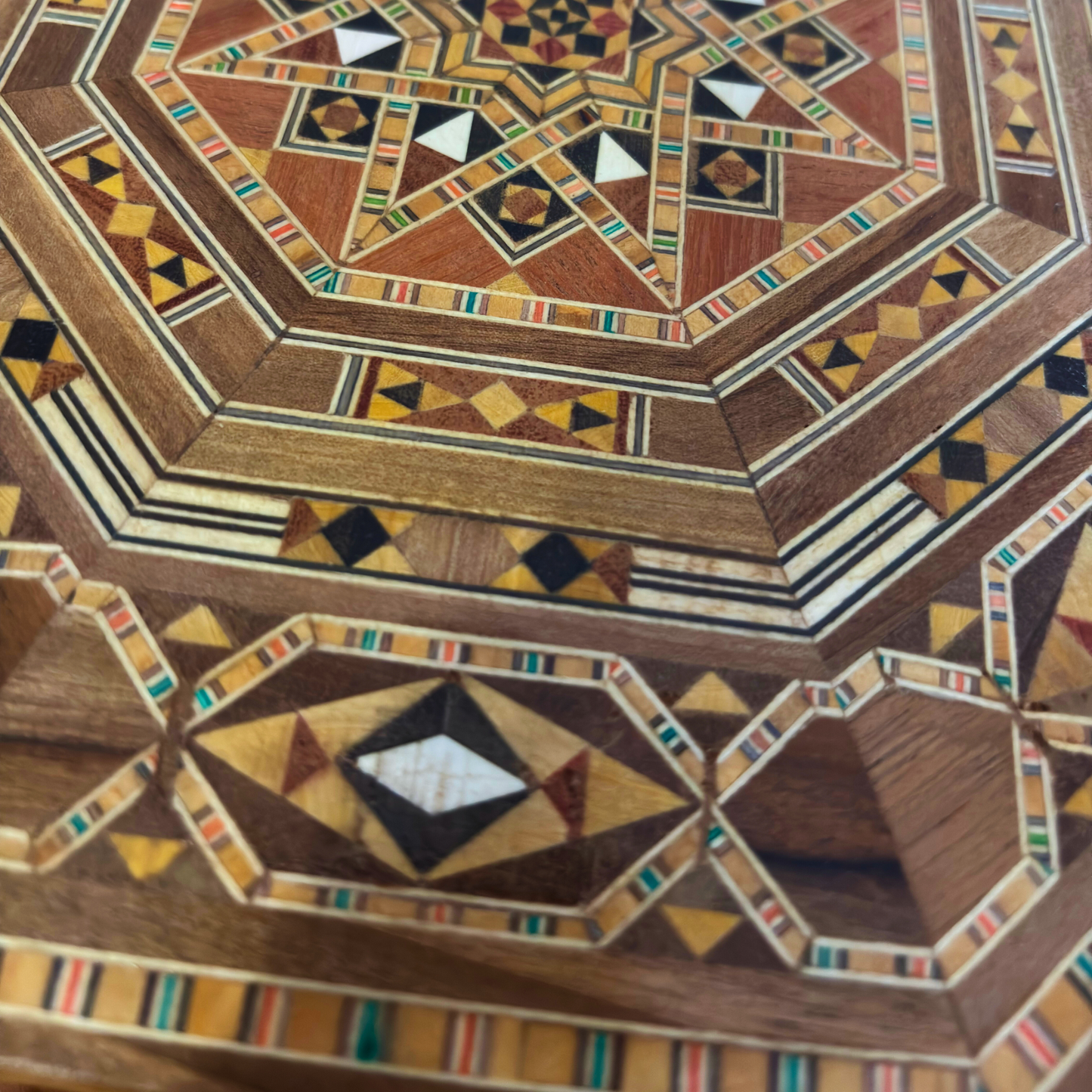 Scatola Damaschina a Mosaico – Legno Artigianale con Interno in Velluto Rosso