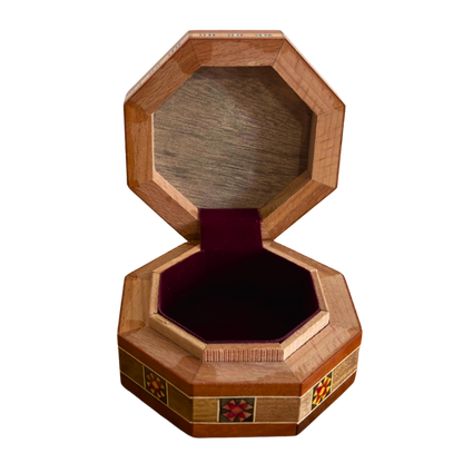 Boîte octogonale en mosaïque damasquinée pour bijoux – Bois artisanal et incrustations en nacre en terracotta rustique et chaleureux