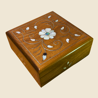 Handgemaakte Damascene Luxe Doos – Parelmoer & Fluweel