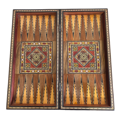 Handgemaakte Damascener Backgammon- & Schaaktafel door Gaby Al Dayeh – Meesterwerk met Parelmoerinleg