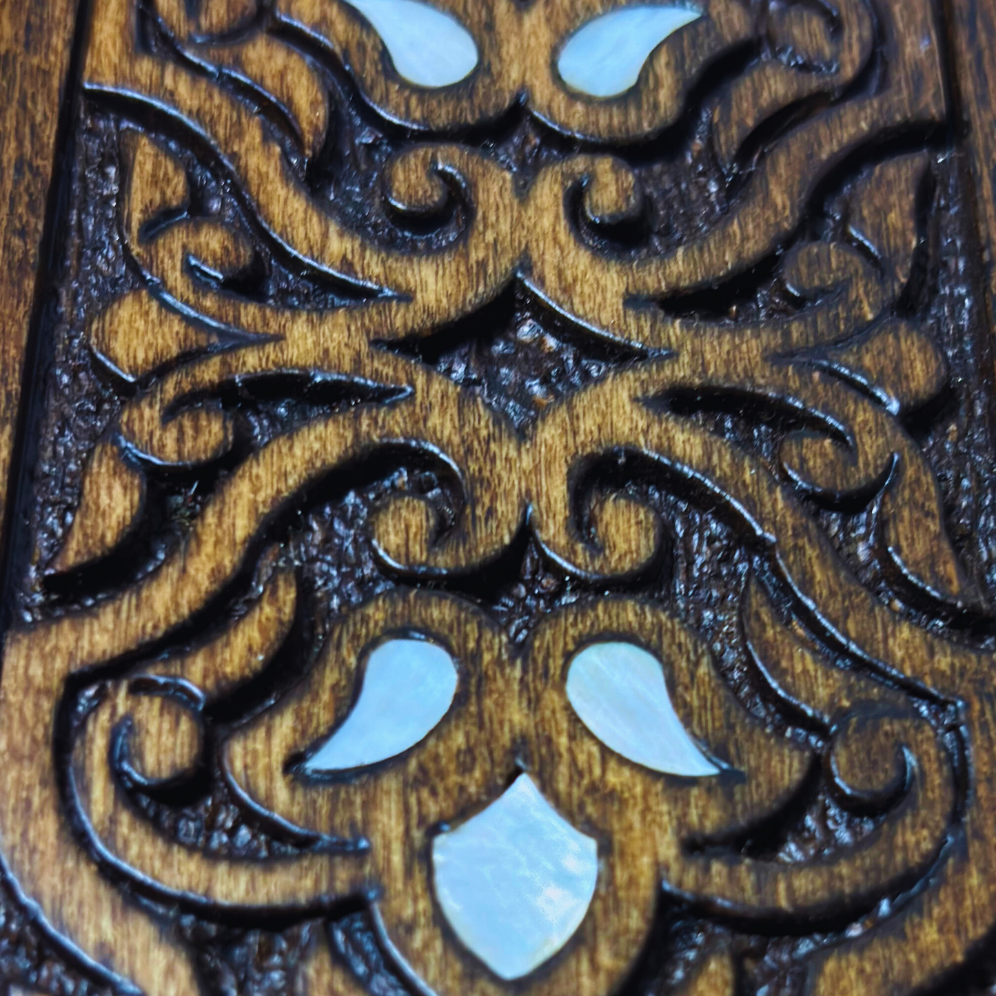 Boîte de Luxe Sculptée à la Main – Nacre & Velours