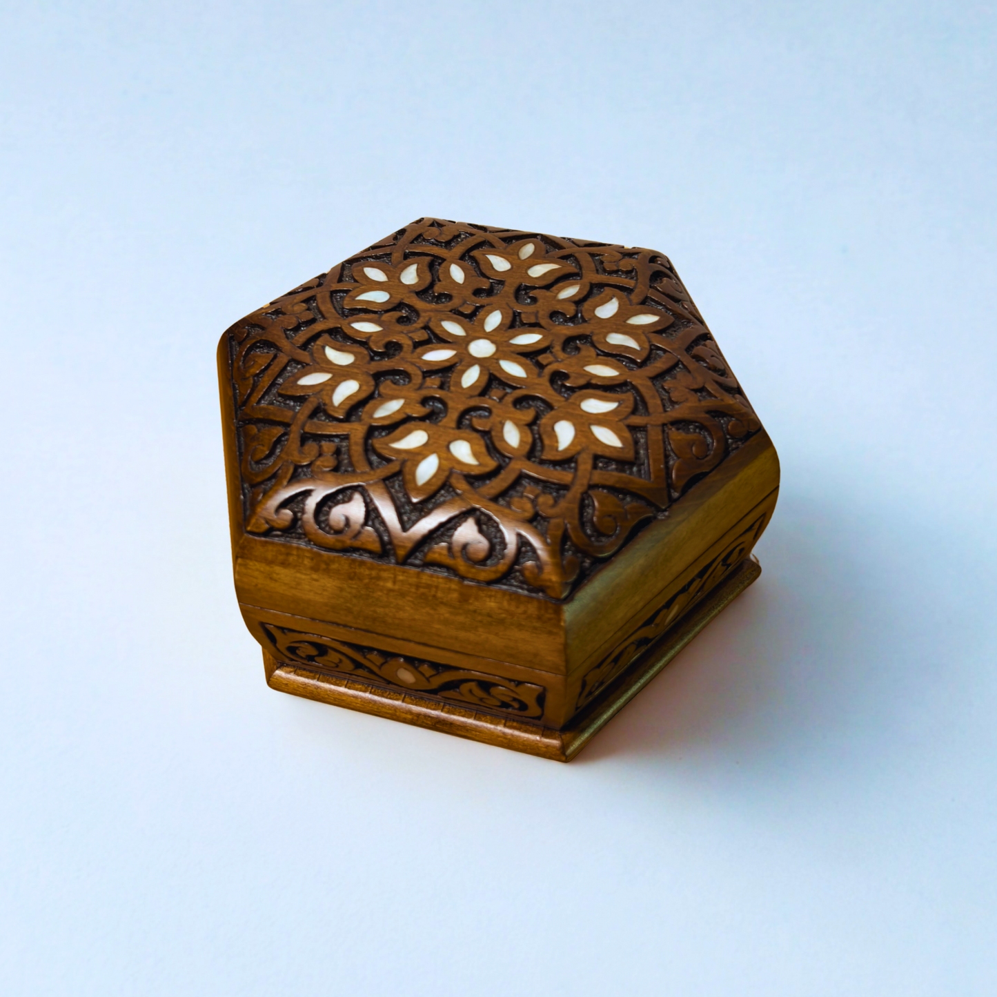 Boîte de Luxe Sculptée à la Main – Nacre & Velours