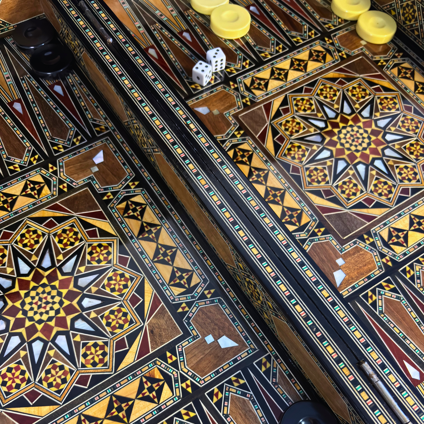Jeu d’Échecs et de Backgammon de Luxe – Art Damascène & Nacre