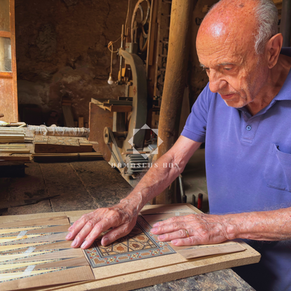 Ręcznie Wykonany Damasceński Stół do Backgammona i Szachów od Gaby Al Dayeh – Arcydzieło z Masą Perłową