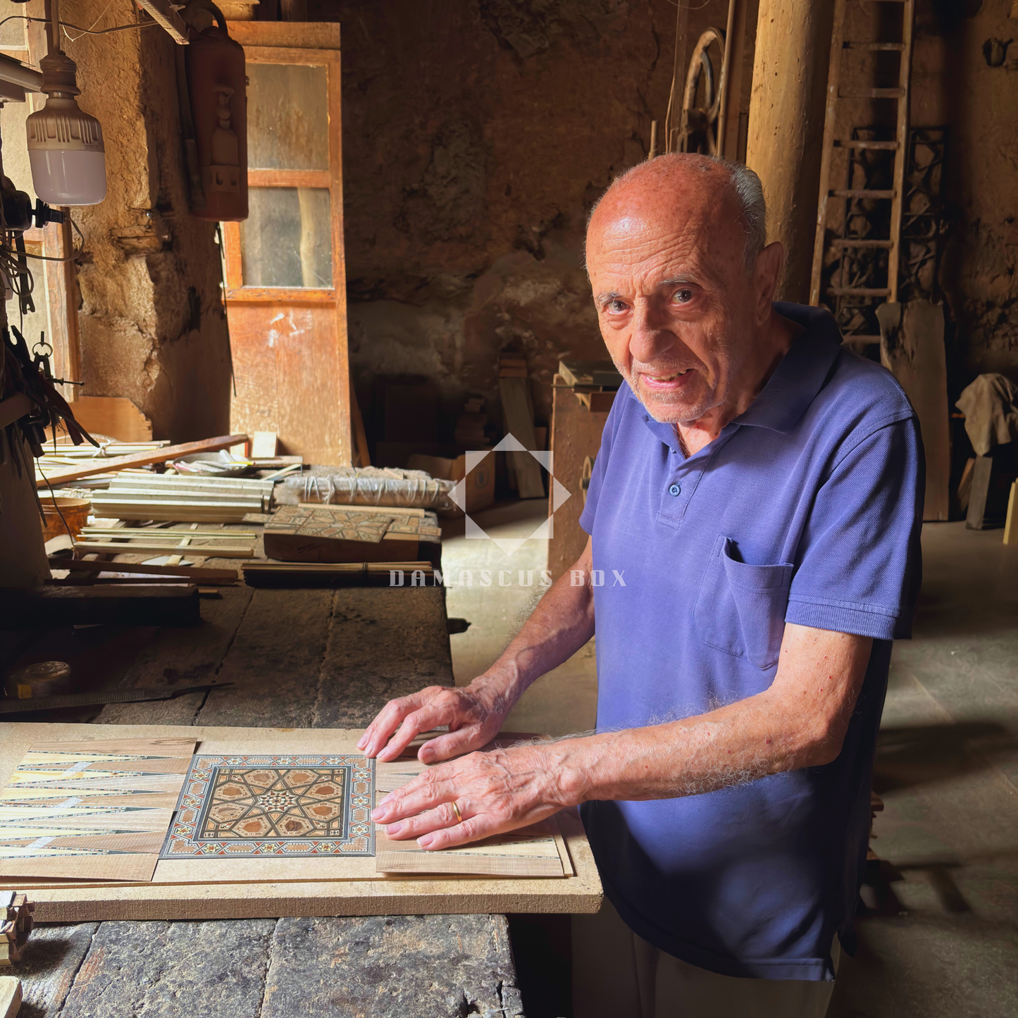 Ręcznie Wykonany Damasceński Stół do Backgammona i Szachów od Gaby Al Dayeh – Arcydzieło z Masą Perłową