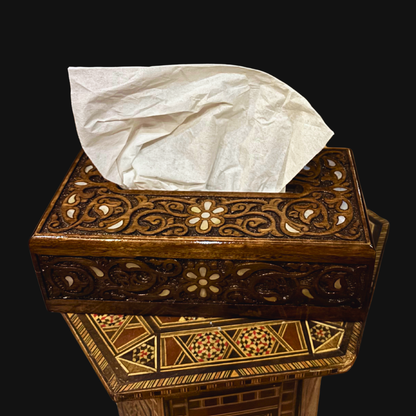 Boîte à Mouchoirs en Hêtre Sculptée à la Main avec Incrustations de Nacre – Finition Noyer Élégante