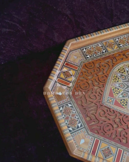 Plateau de Service en Mosaïque Damascène – Nacre & Sculpture Artisanale