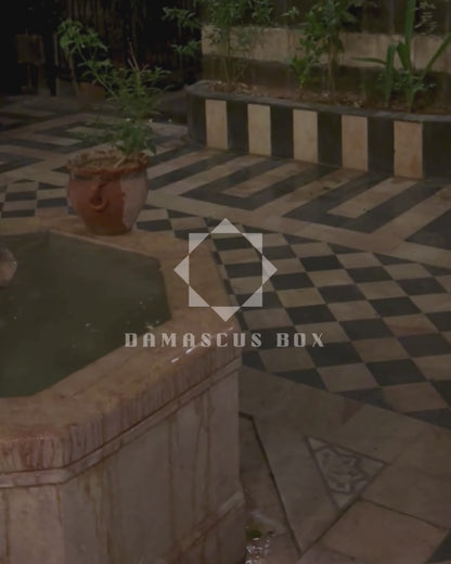 Jouri – Luxuriöse Damaszener Clutch mit Rosen-Perlmutt & Perlenkette