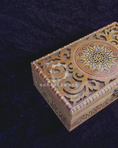 Boîte en Mosaïque Damascène Faite Main – Nacre & Sculpture Artisanale